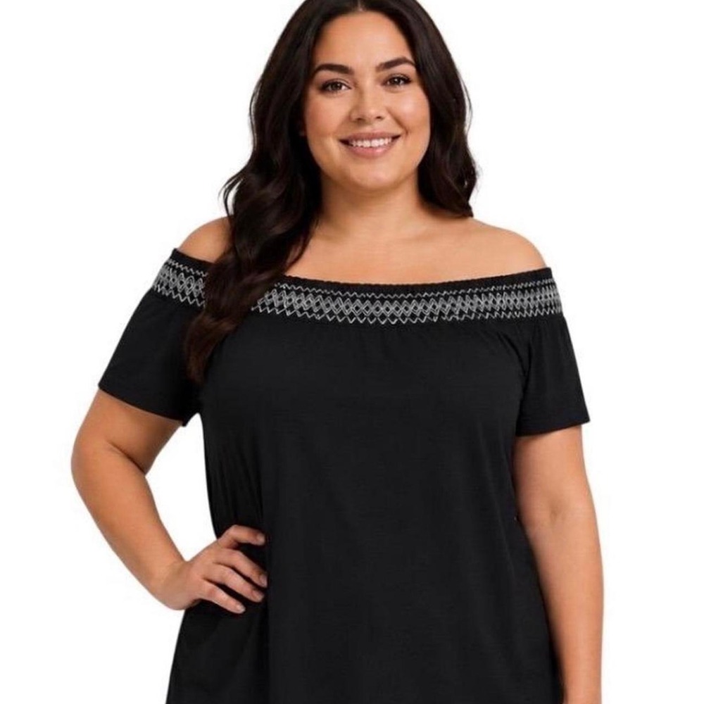 Torrid black off the shoulder cotton blouse with white geometric pattern